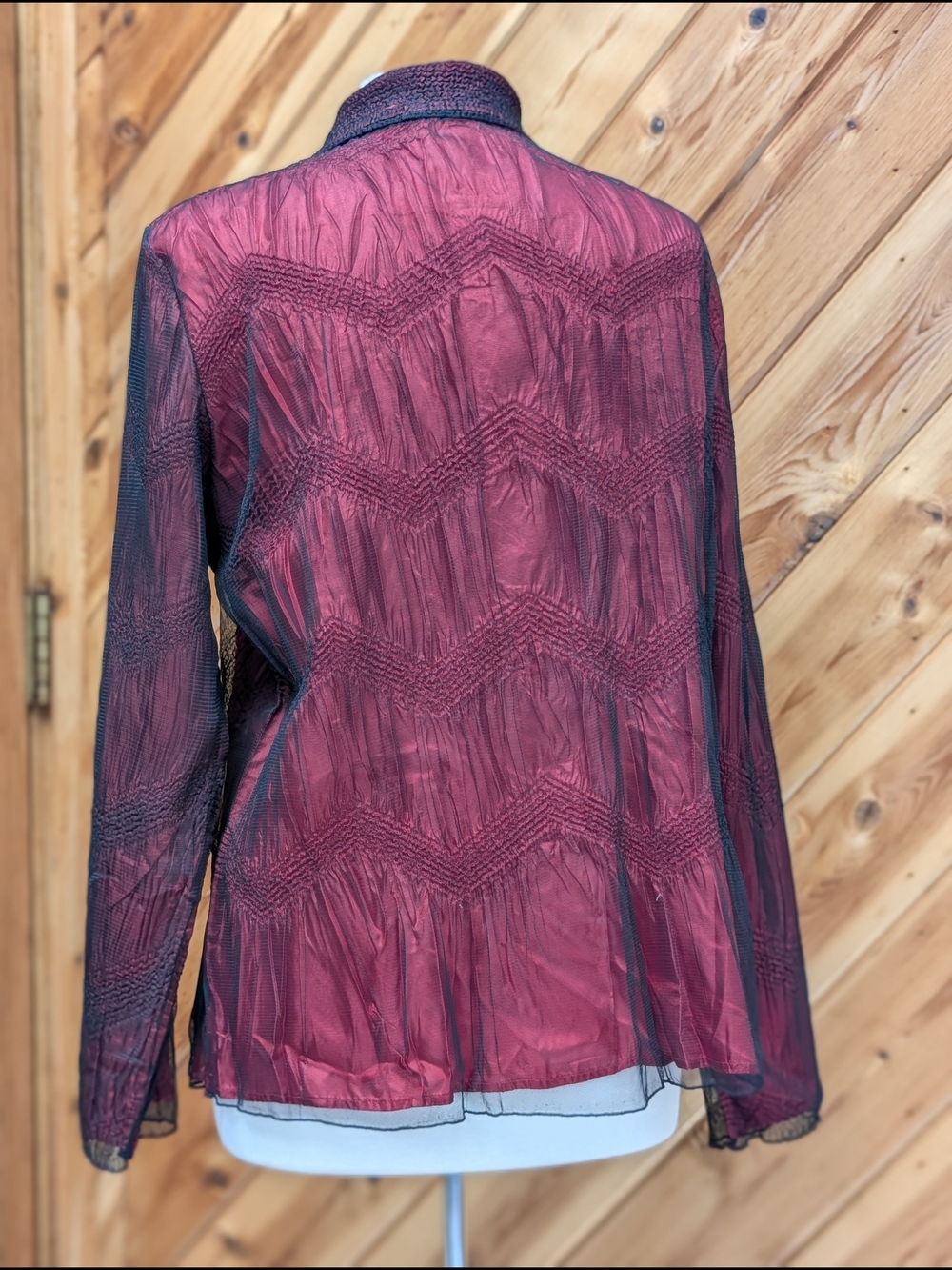 Red Textured Button-Up Blouse - Picture 4 of 5